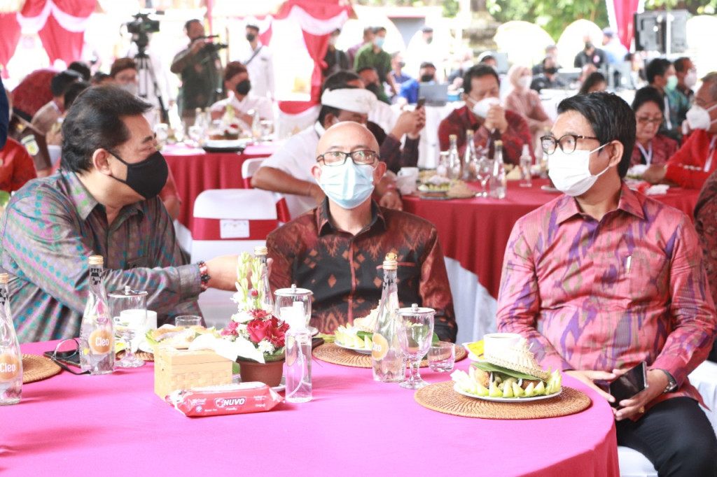 Sekda Adi Arnawa Hadiri Penandatanganan PPJT Gilimanuk-Mengwi